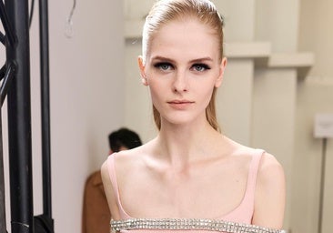 De Giambattista Valli a Sabrina Carpenter: Qué es el maquillaje de muñeca glamuroso que quita años y cómo conseguirlo